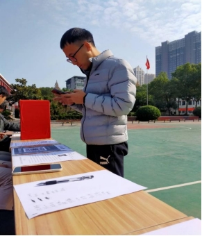 人人都獻出一點愛,人生將變得更美好 ——為黎承航同學募捐 人人都獻出一點愛,人生將變得更美好 ——為黎承航同學募捐