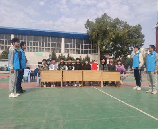 人人都獻出一點愛，人生將變得更美好      ——為黎承航同學募捐
