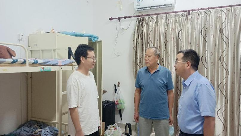 心系學子，踏暑南下——學院領導赴深圳看望實習學生