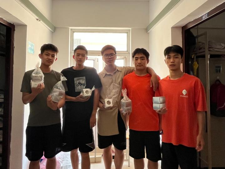 濃濃團圓情，暖暖學子心
